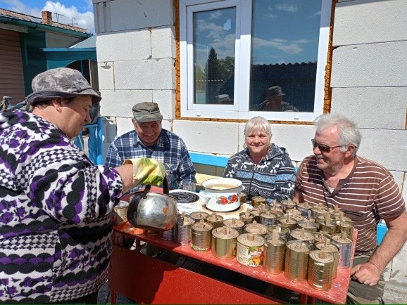 ОТ КРАСНЕНЦЕВ – НАШИМ ЗАЩИТНИКАМ.